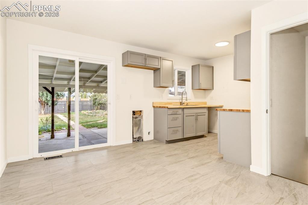 Image 8 of 28: Kitchen