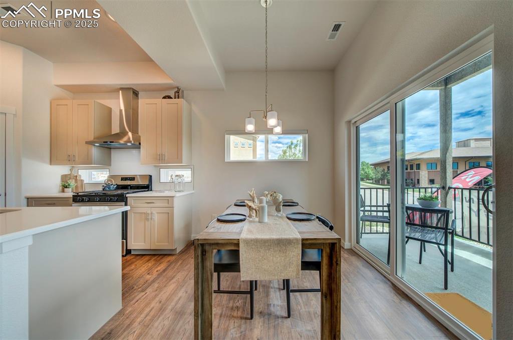 Image 10 of 41: Kitchen