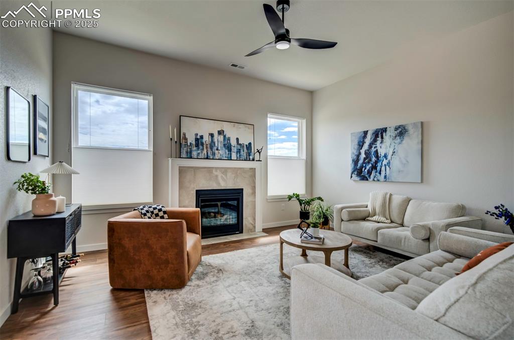 Image 18 of 41: Living Room