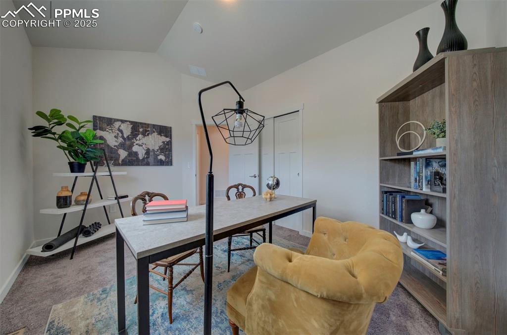 Image 31 of 41: Office