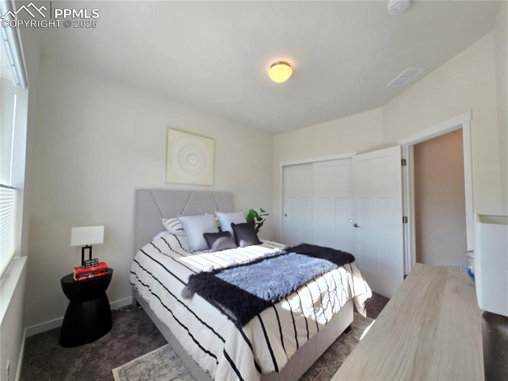 Image 34 of 41: Bedroom