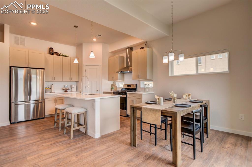 Image 4 of 41: Kitchen