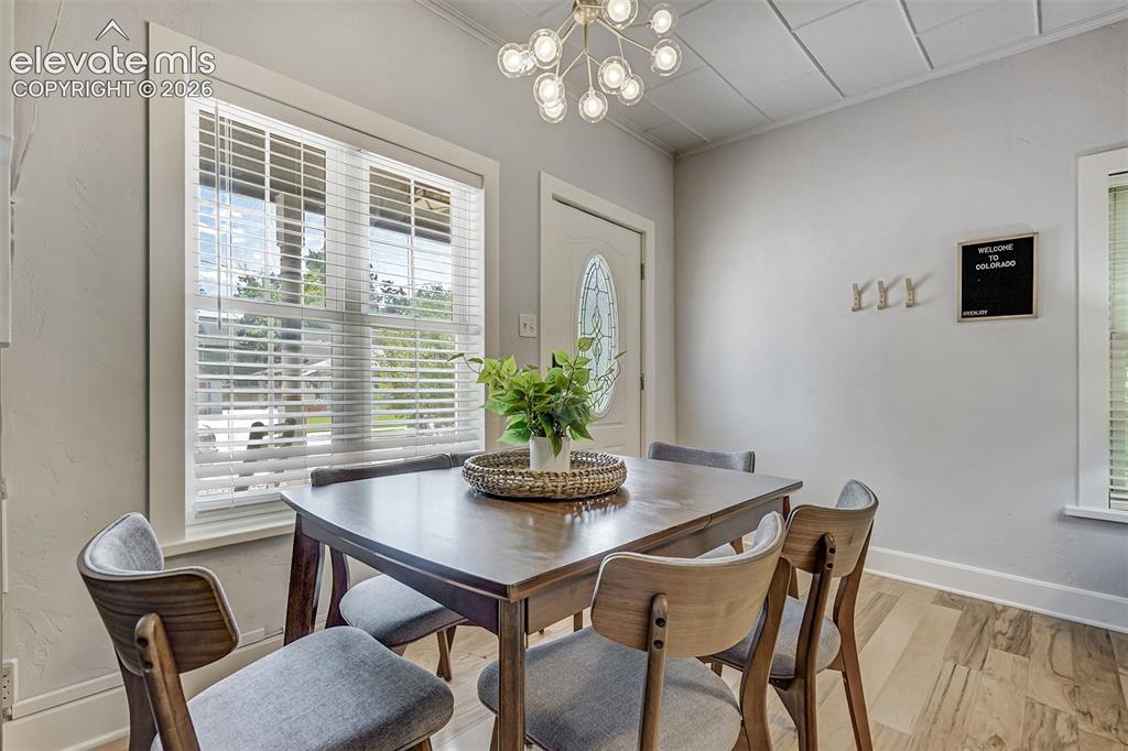 Image 15 of 45: Dining Area
