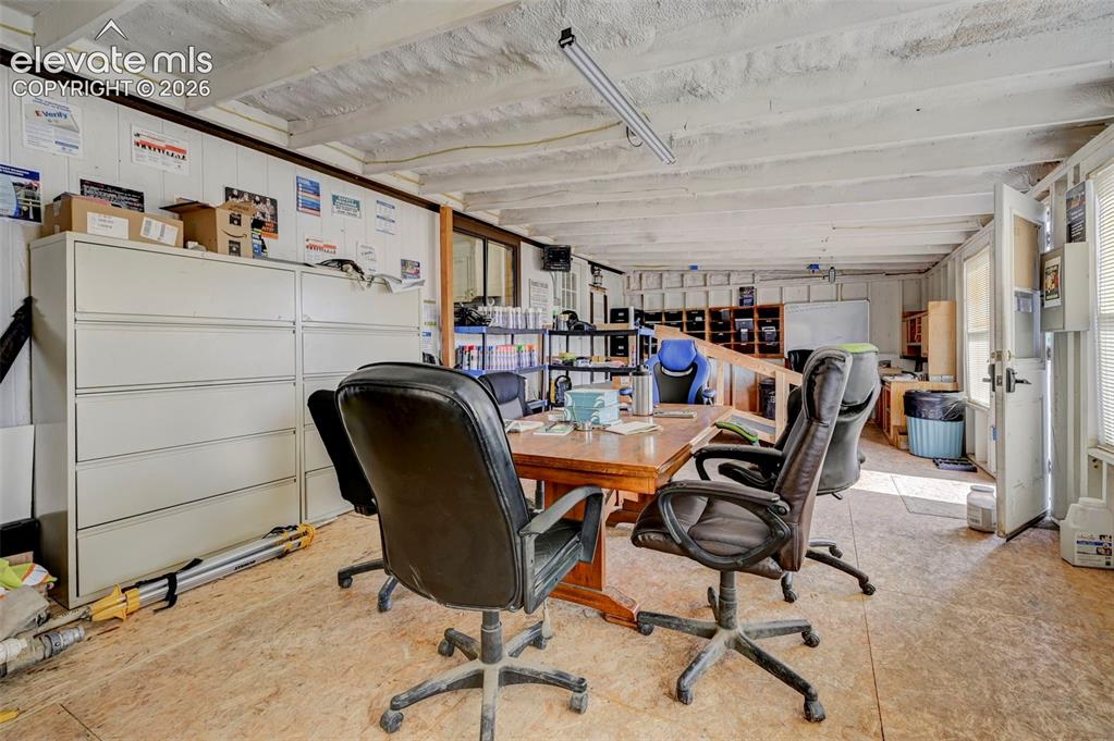 Image 18 of 42: Office
