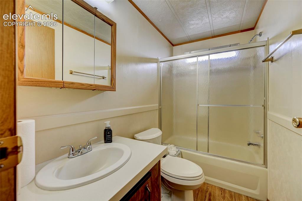 Image 8 of 42: Bathroom