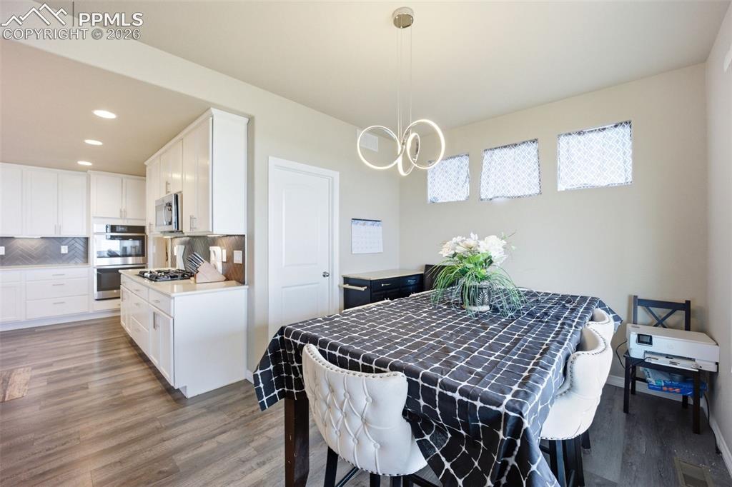 Image 14 of 46: Dining Area