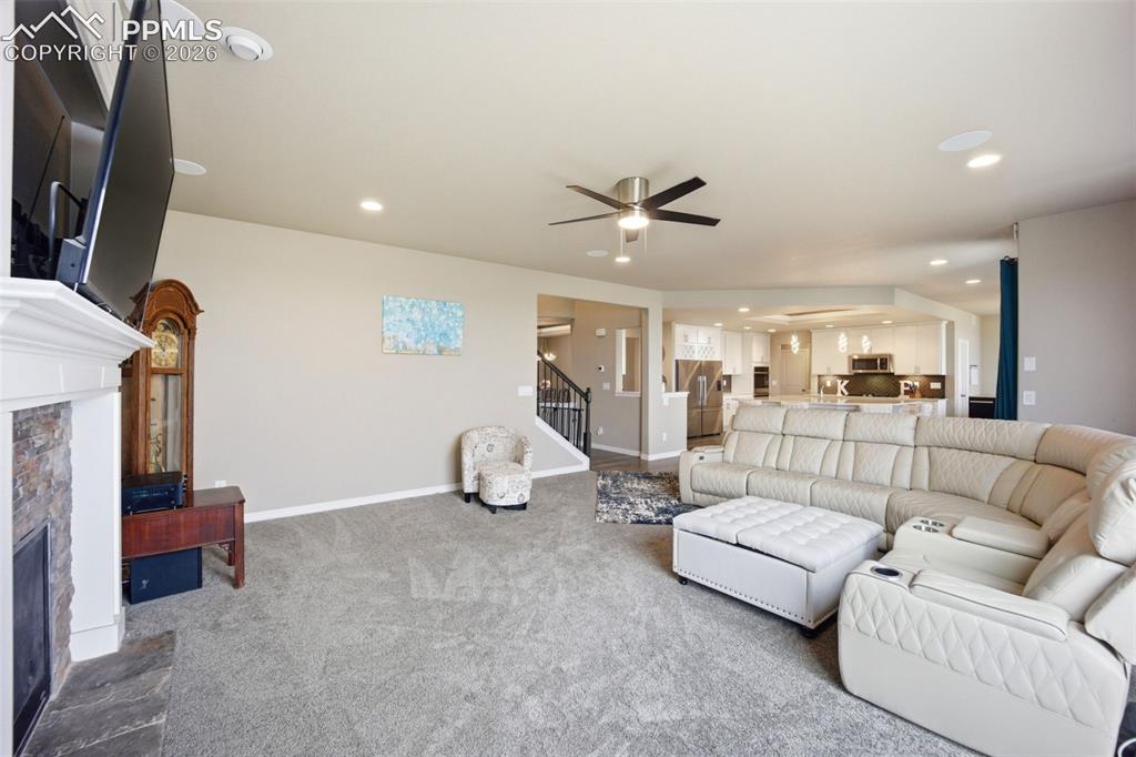Image 18 of 46: Living Room