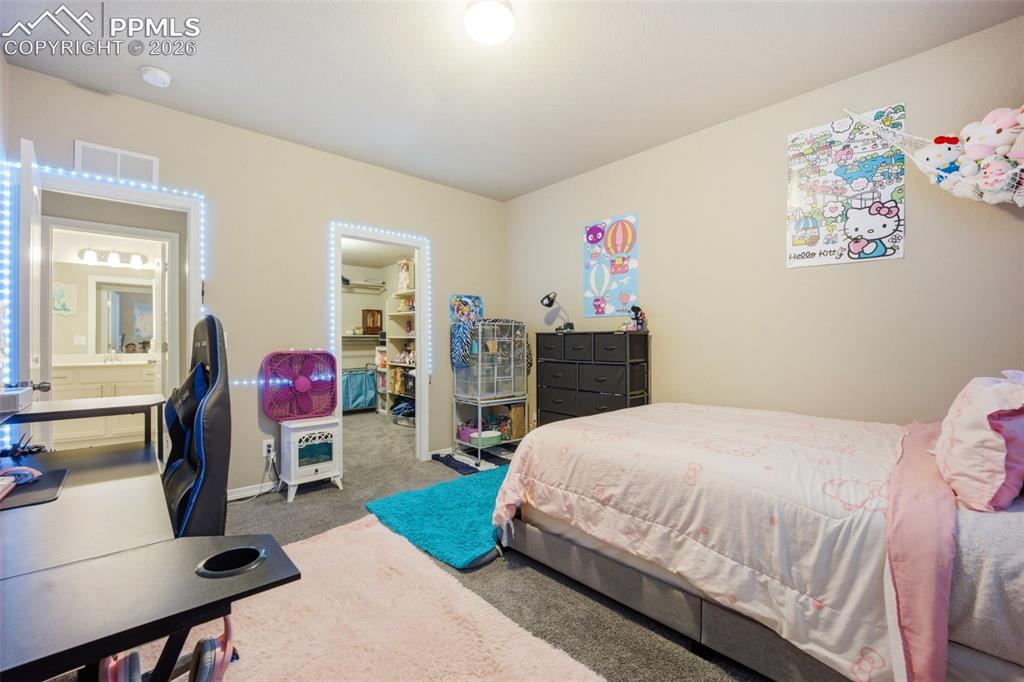Image 39 of 46: Bedroom