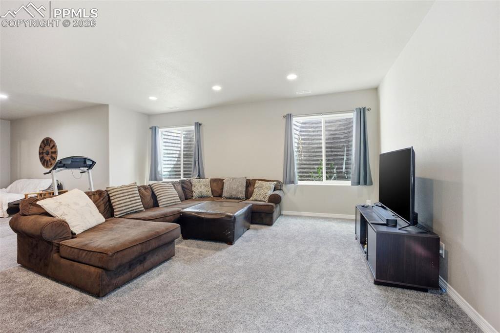 Image 41 of 46: Living Room