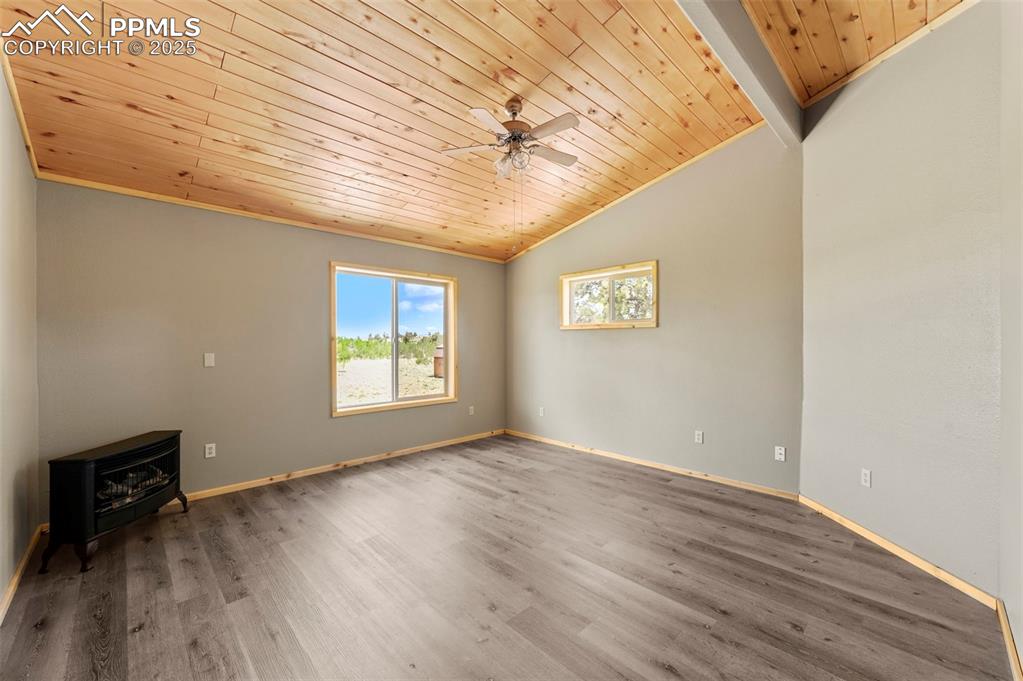 Image 13 of 34: Master bedroom
