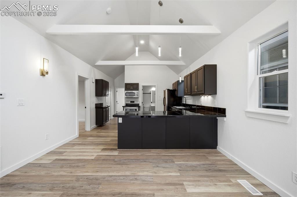 Image 11 of 36: Kitchen