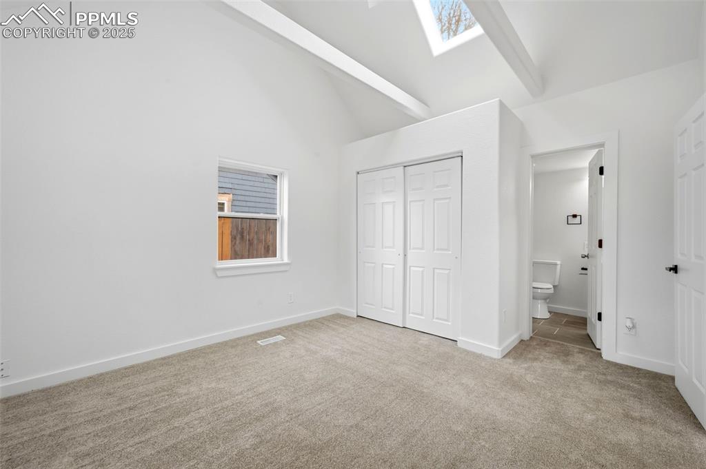 Image 19 of 36: Bedroom