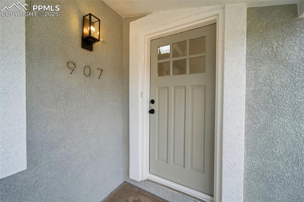 Image 4 of 36: Entry