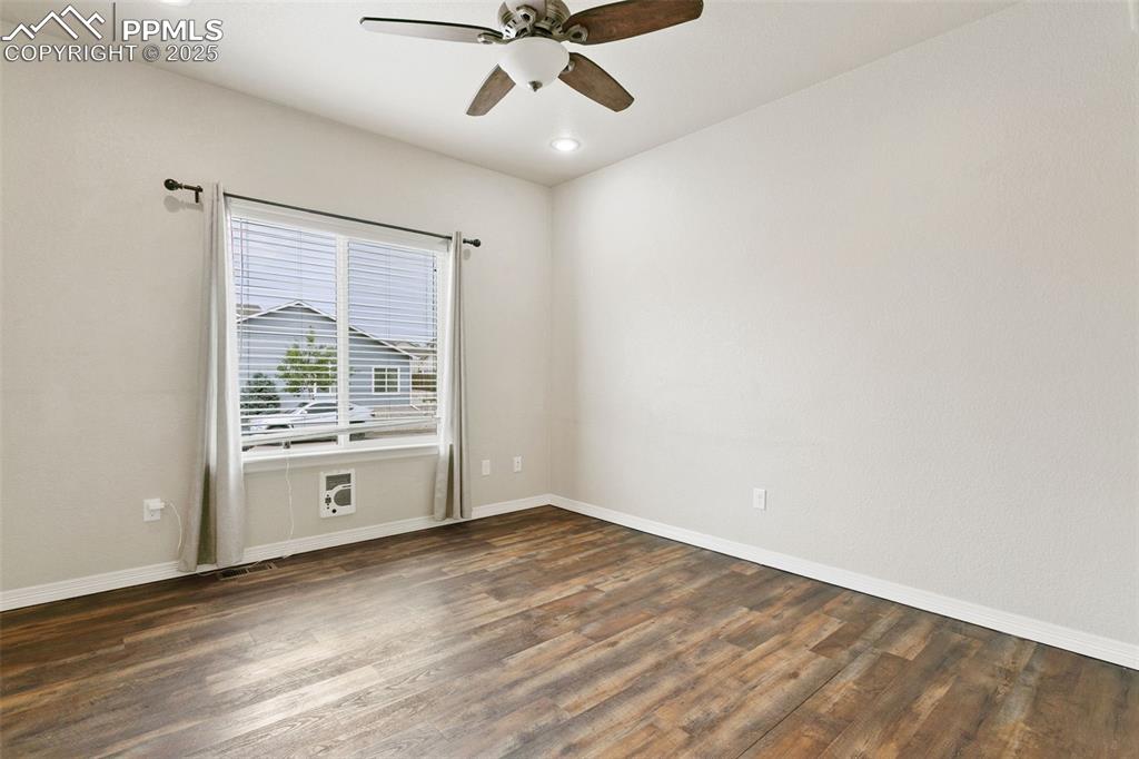 Image 16 of 48: Bedroom