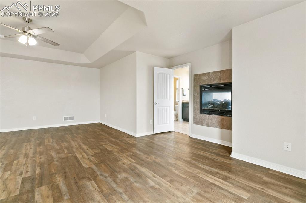 Image 22 of 48: Master Bedroom