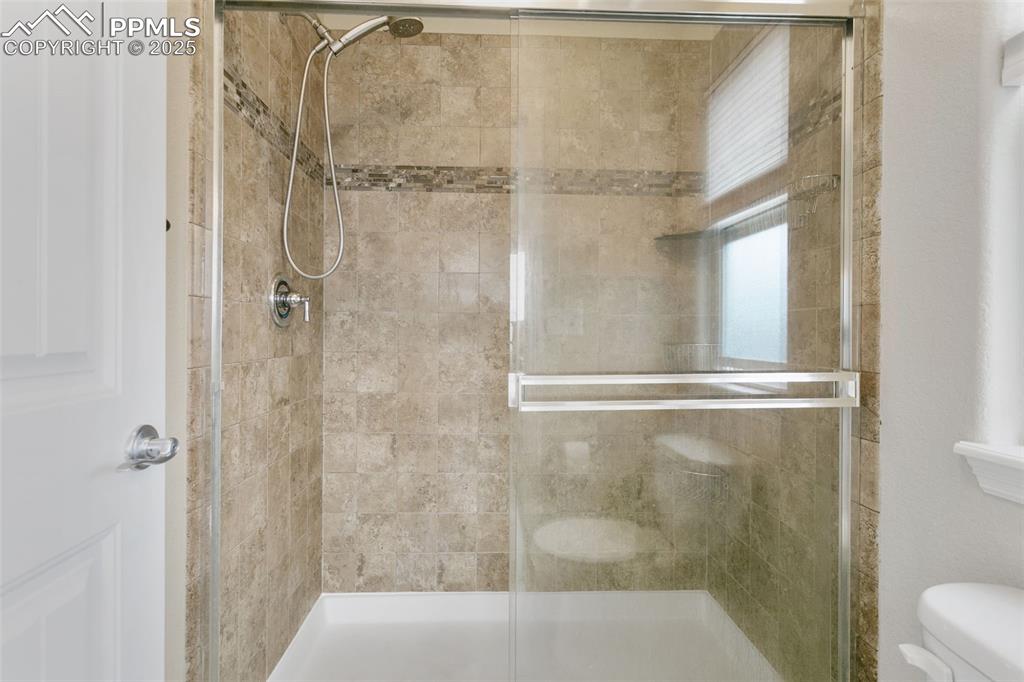 Image 26 of 48: Bathroom