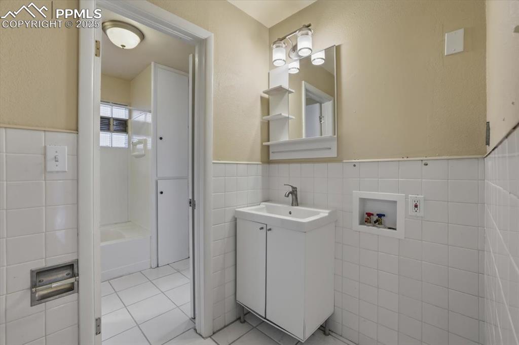 Image 15 of 42: Secondary Main Level Bath with Laundry Hookups