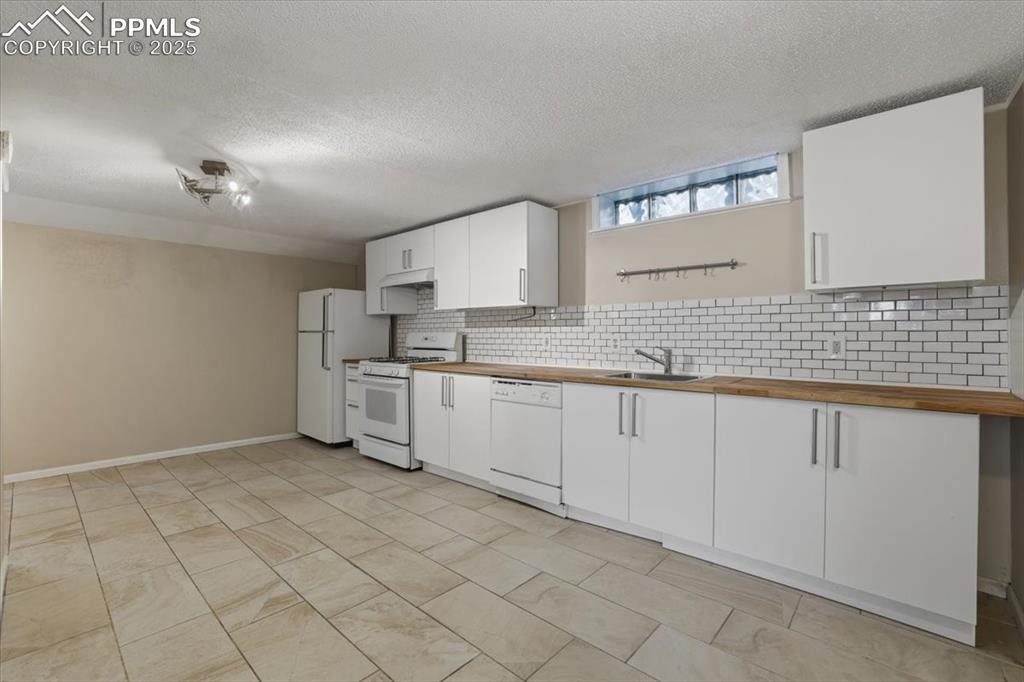 Image 21 of 42: Full Basement Kitchen