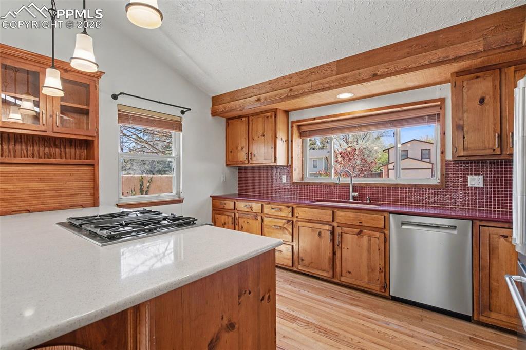 Image 10 of 27: Kitchen