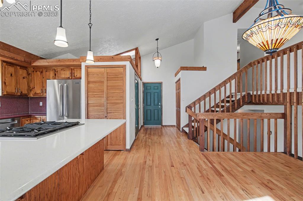 Image 12 of 27: Kitchen