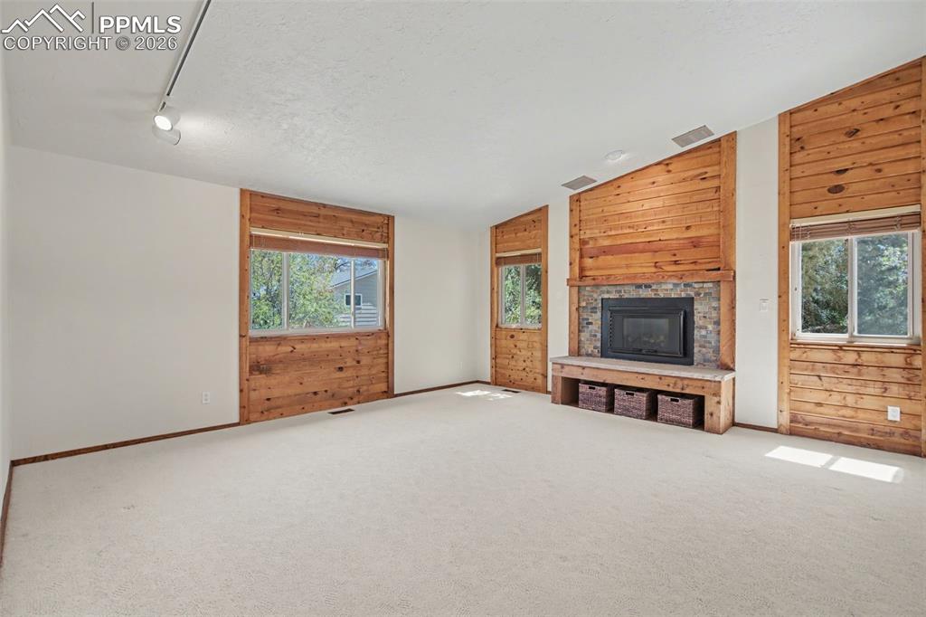 Image 7 of 27: Living Room