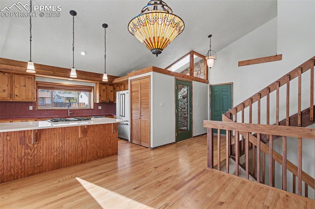 Image 9 of 27: Dining Area