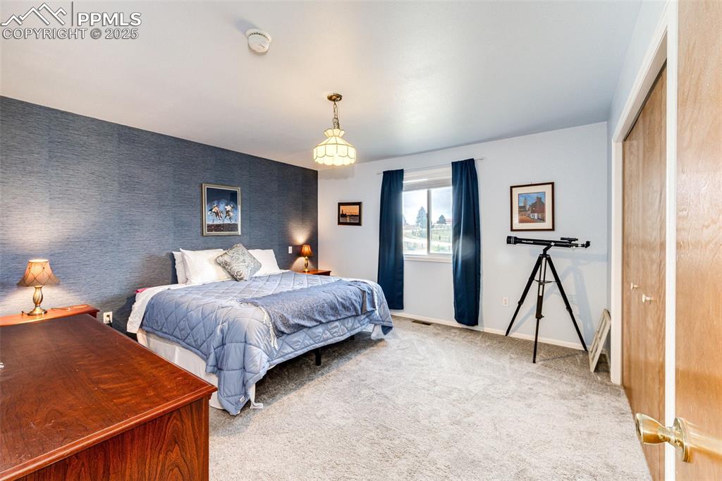 Image 13 of 33: LARGE PRIMARY BEDROOM