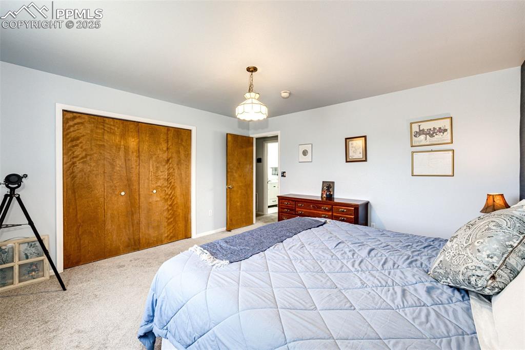Image 14 of 33: Bedroom