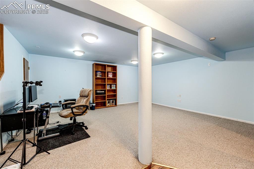Image 19 of 33: FAMILY ROOM 