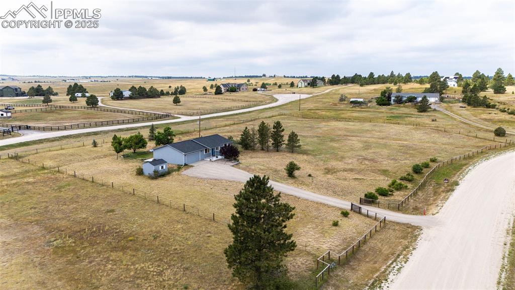 Image 2 of 33: plenty of space for a horse, or pets to roam. 