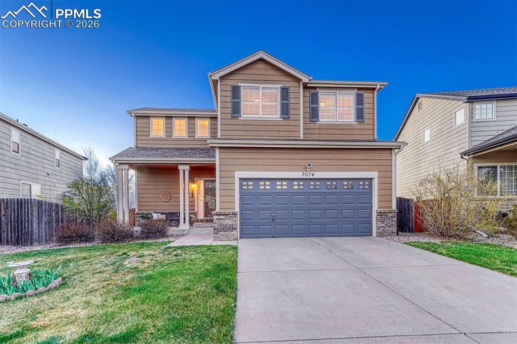 Image 21 of 46: The grass is already green and flowers are almost here 