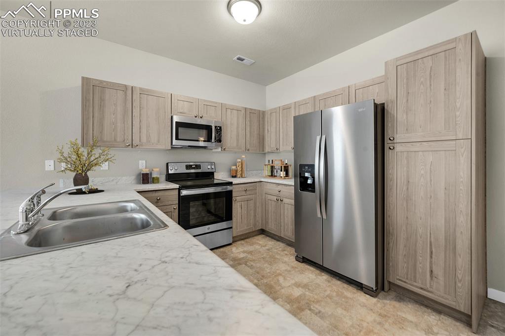 Listing 8448696, Image 10 of 23