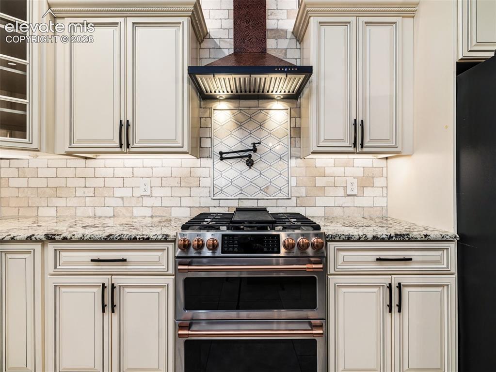 Image 9 of 43: Kitchen