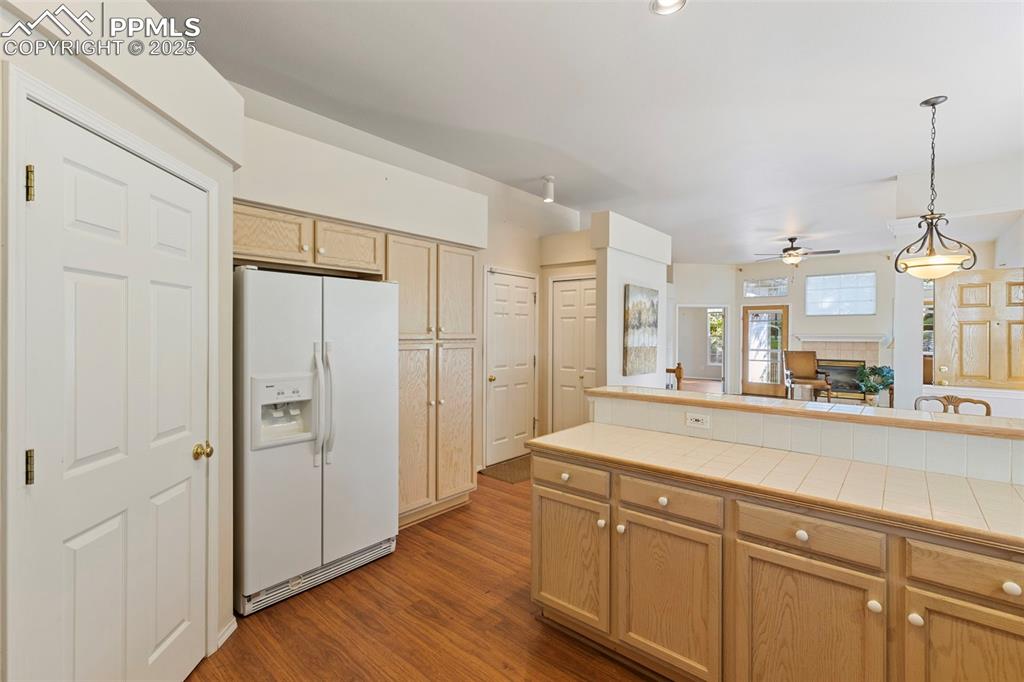 Image 12 of 32: Kitchen