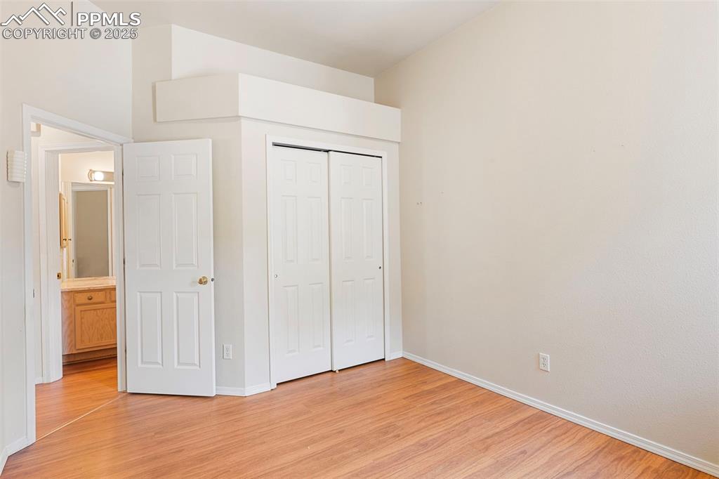 Image 16 of 32: Bedroom