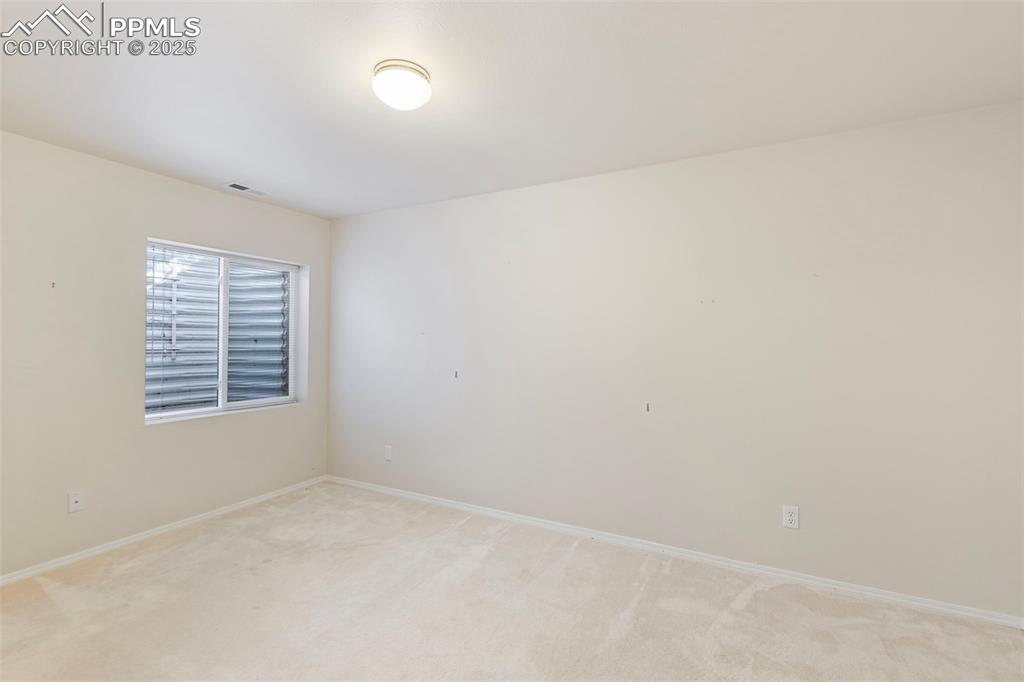 Image 22 of 32: Bedroom