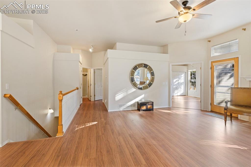 Image 6 of 32: Living Room