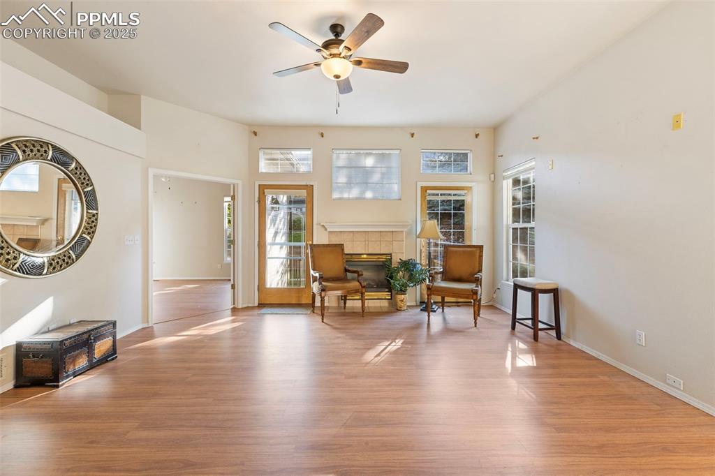 Image 7 of 32: Living Room