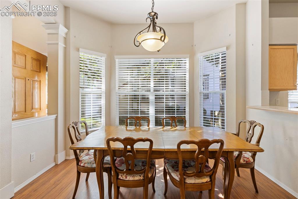 Image 9 of 32: Dining Area