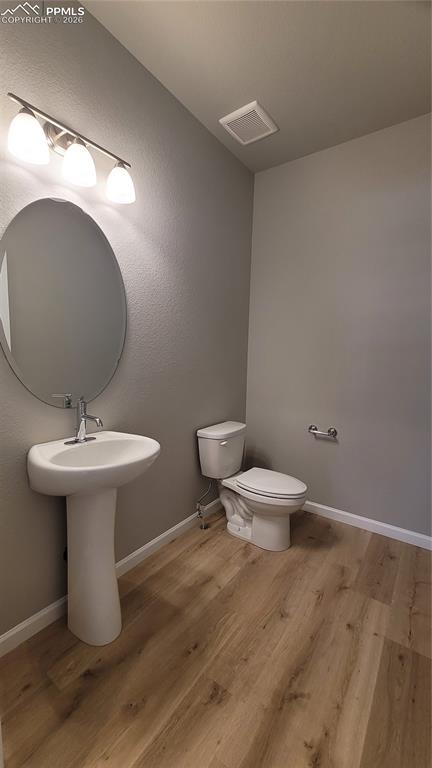 Image 14 of 36: Powder Room, located on the main level! 