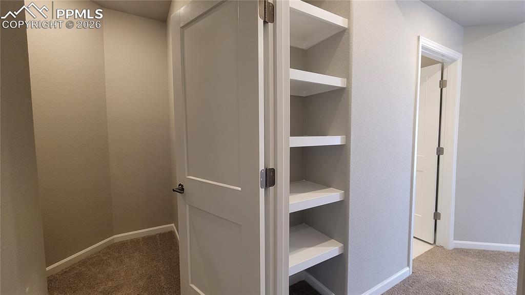 Image 31 of 36: Closet