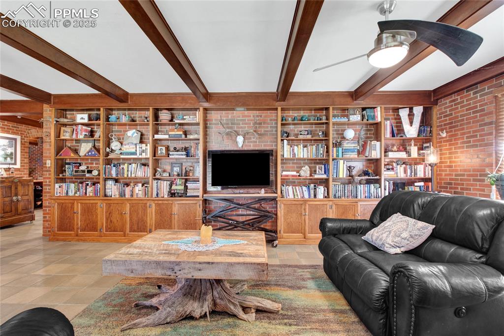 Image 13 of 50: Living Room