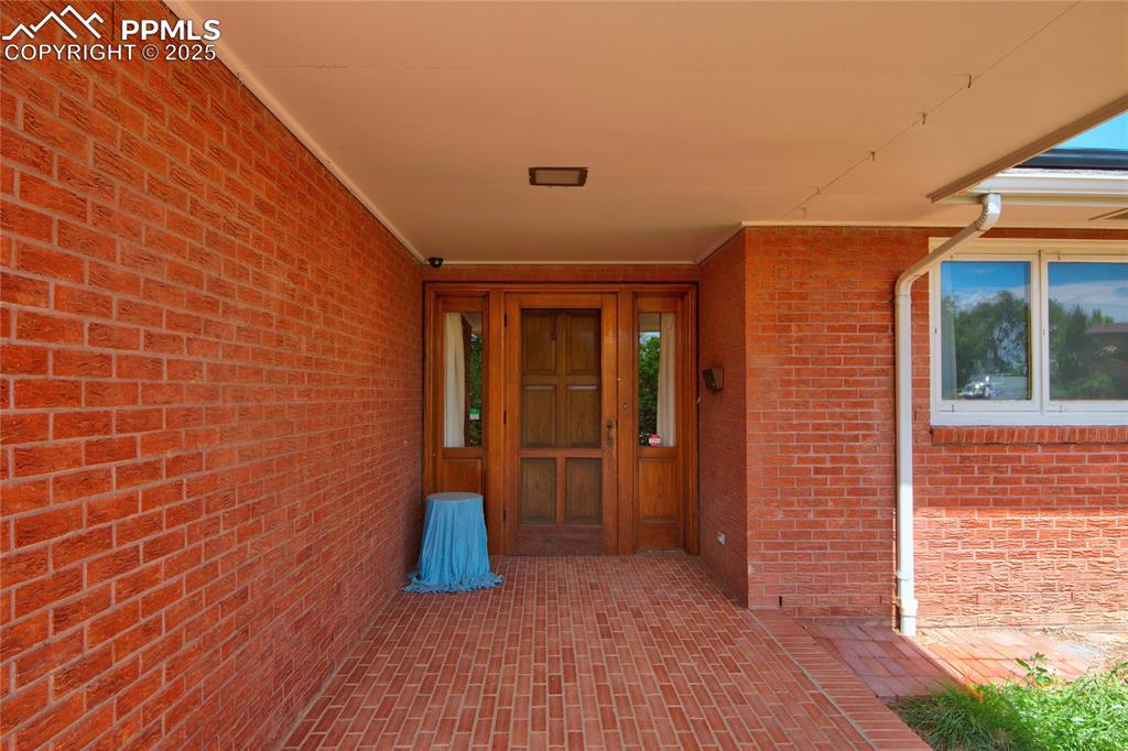 Image 8 of 50: Entry