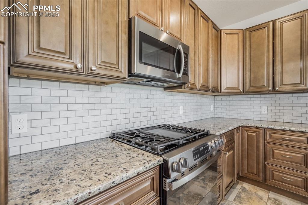 Image 10 of 39: Kitchen