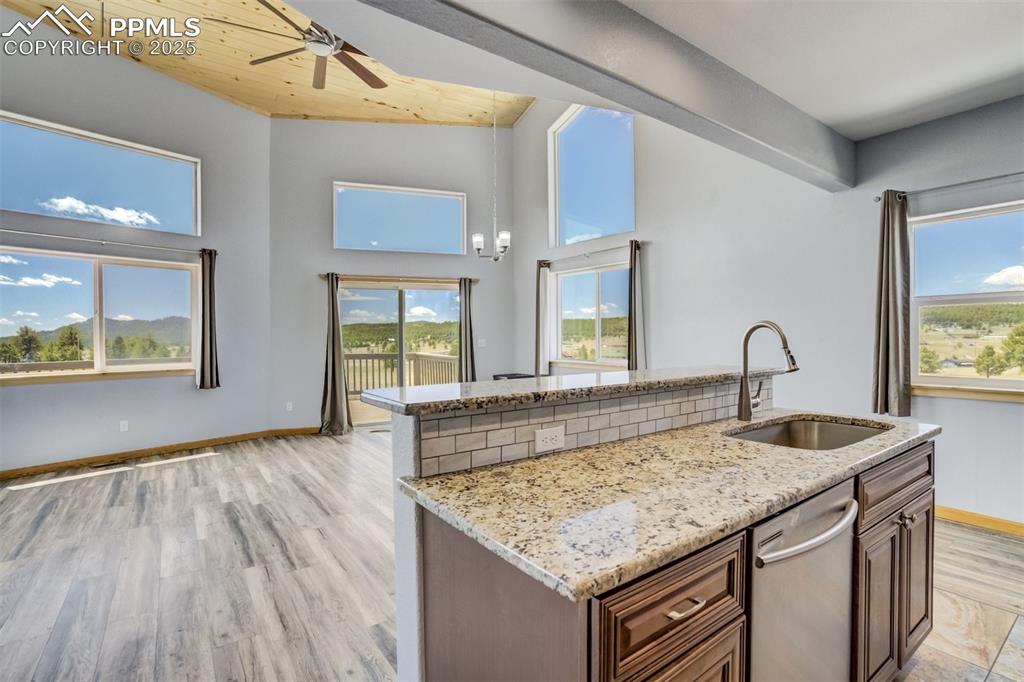 Image 11 of 39: Kitchen