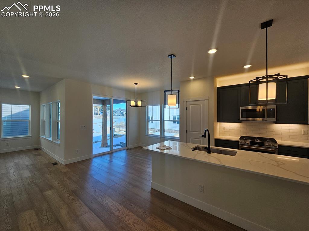 Image 10 of 25: Kitchen