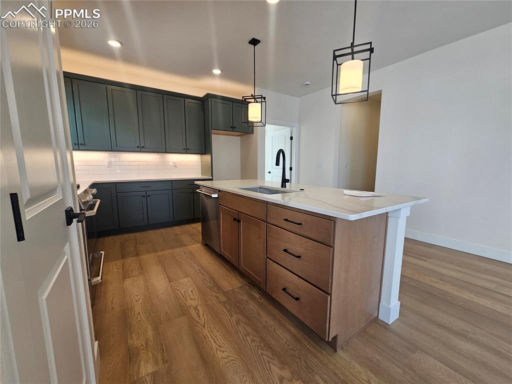 Image 11 of 25: Kitchen