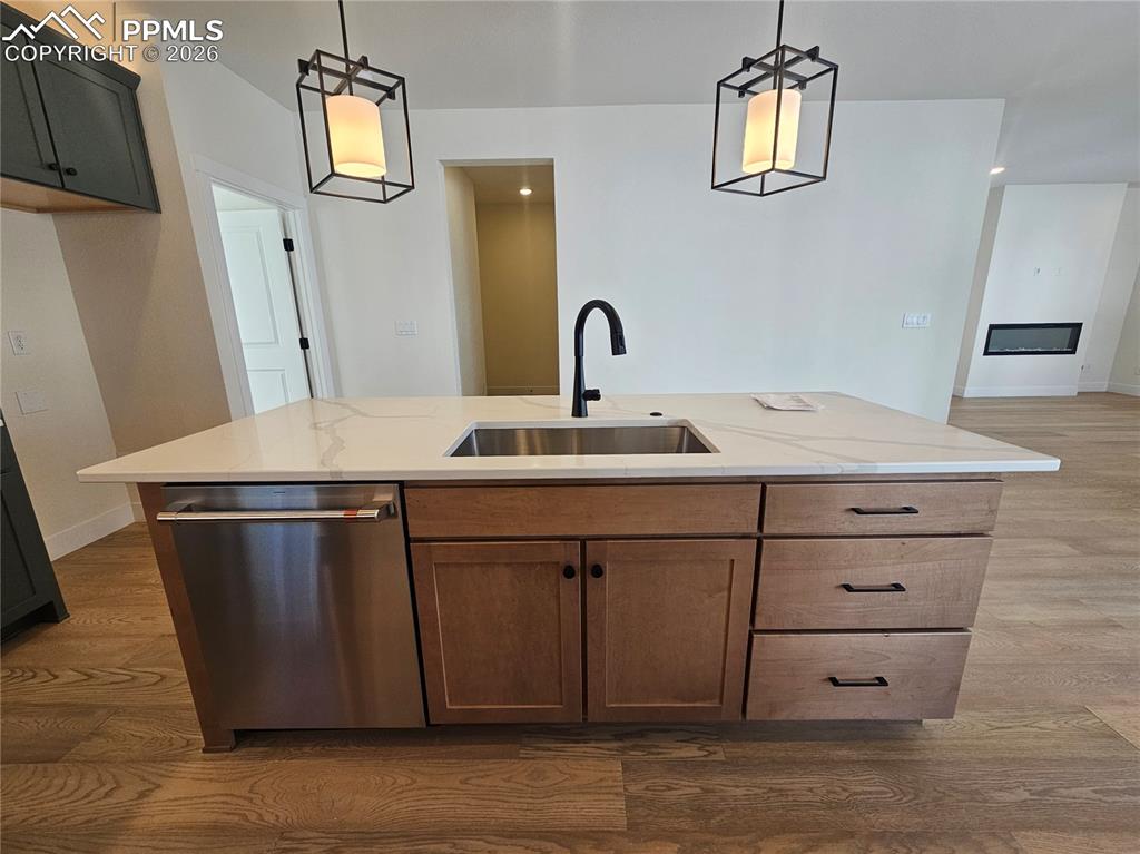 Image 14 of 25: Kitchen