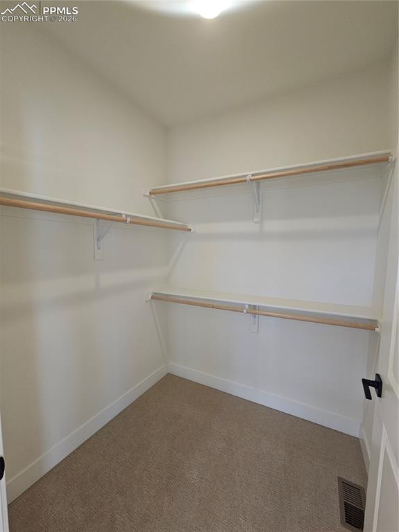 Image 18 of 25: Closet