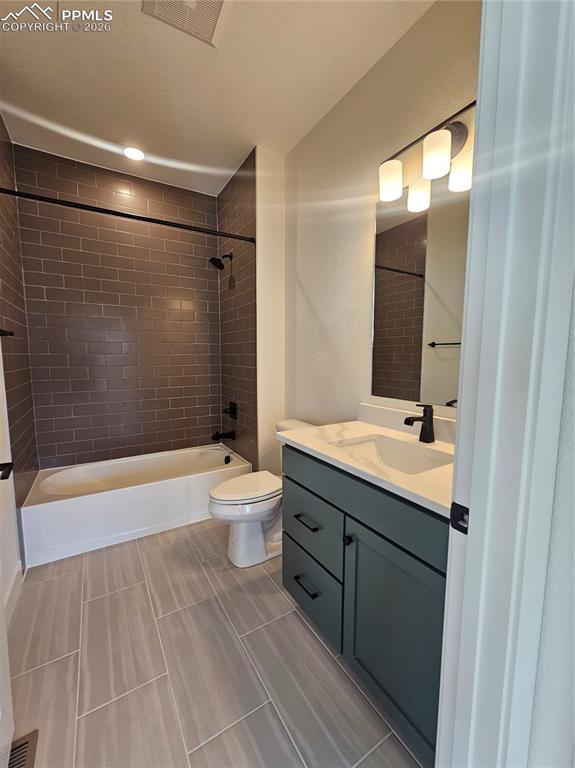 Image 22 of 25: Bathroom